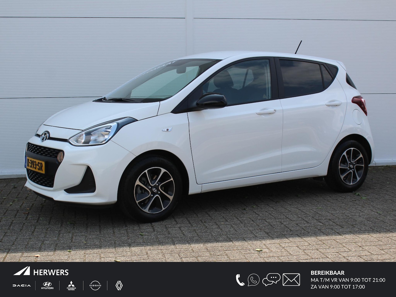 Hyundai i10 - 1.0i Comfort 5p. AUTOMAAT / Navigatie + Apple Carplay/Android Auto / 14" Lichtmetalen Velg - AutoWereld.nl