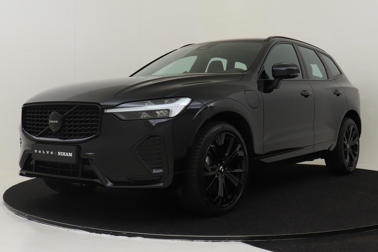 Volvo XC60 - T6 PLUG-IN HYRBID AWD PLUS BLACK EDITION [MY25] -PANO.DAK|BOWERS&WILKINS|ADAP.LED|360°CAM| - AutoWereld.nl