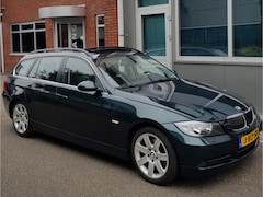 BMW 3-serie Touring - 325i Aut PanoDak Trekhaak Navi 1/2 Leder