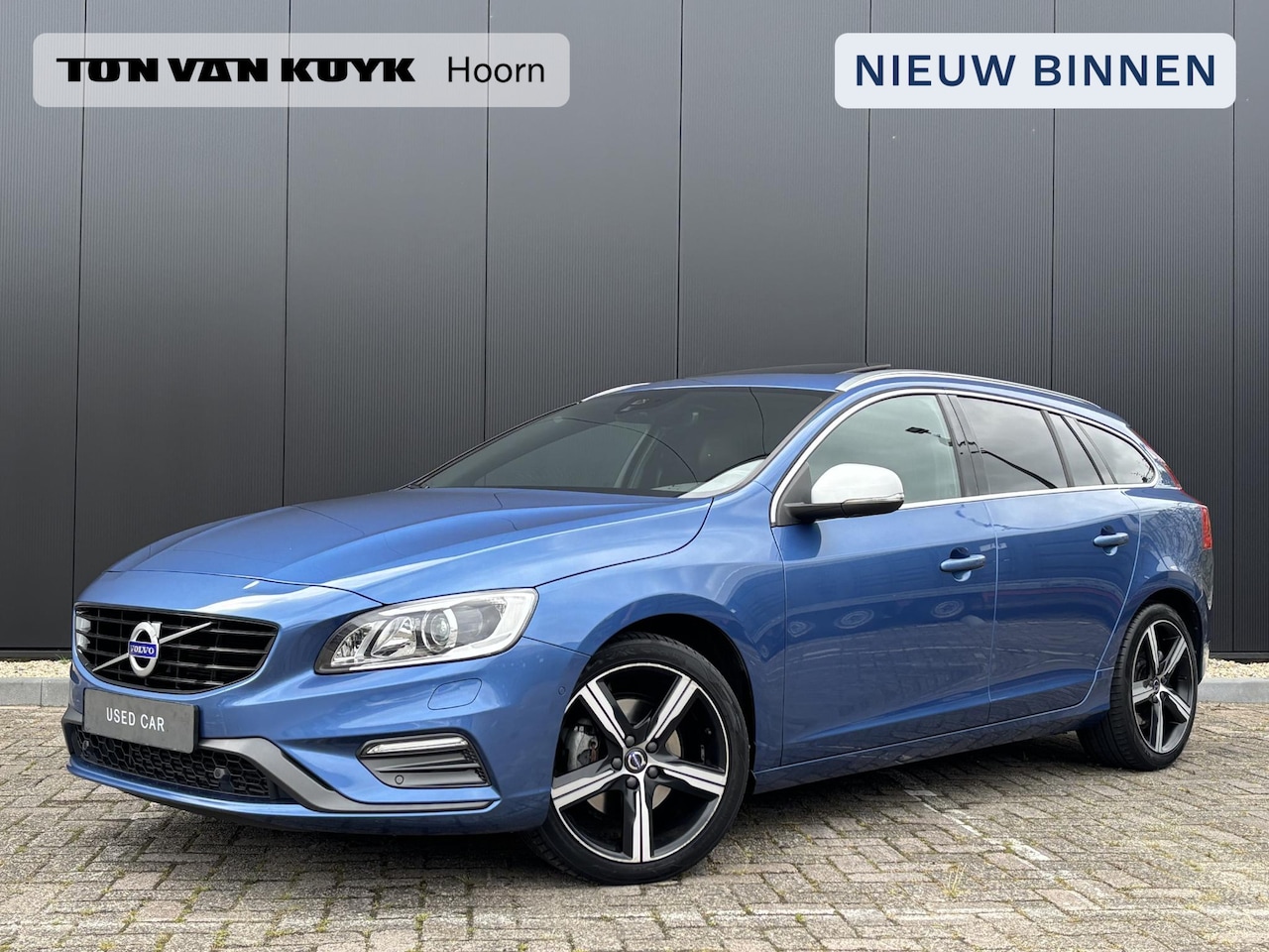 Volvo V60 - 2.0 T4 Business Sport Luxury line schuifdak 18 inch extra getint glas sport leder trekhaak - AutoWereld.nl