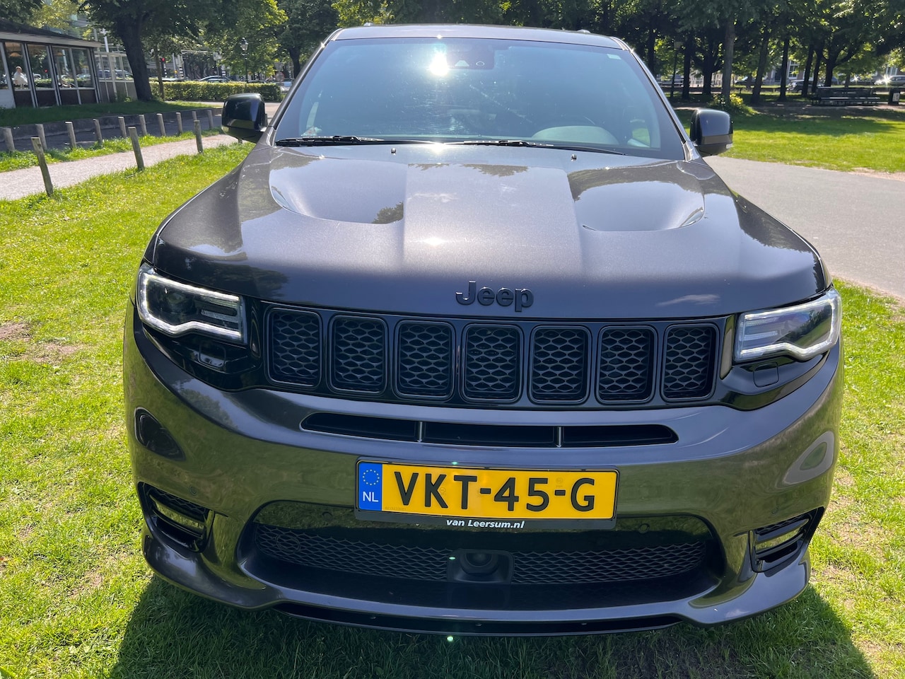 Jeep Grand Cherokee - 6.4 V8 SRT8 4X4 GRIJS KENTEKEN     VAN     LPG - BENZINE     G3SRT  2018 - AutoWereld.nl