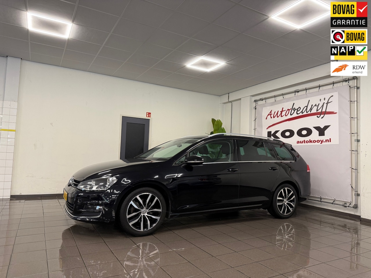 Volkswagen Golf Variant - 1.2 TSI Business Edition Connected * Trekhaak / Camera / Navigatie / NL Auto * - AutoWereld.nl
