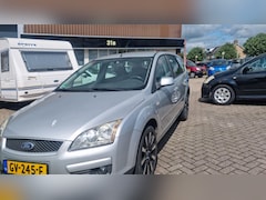 Ford Focus Wagon - 1.6-16V Trend