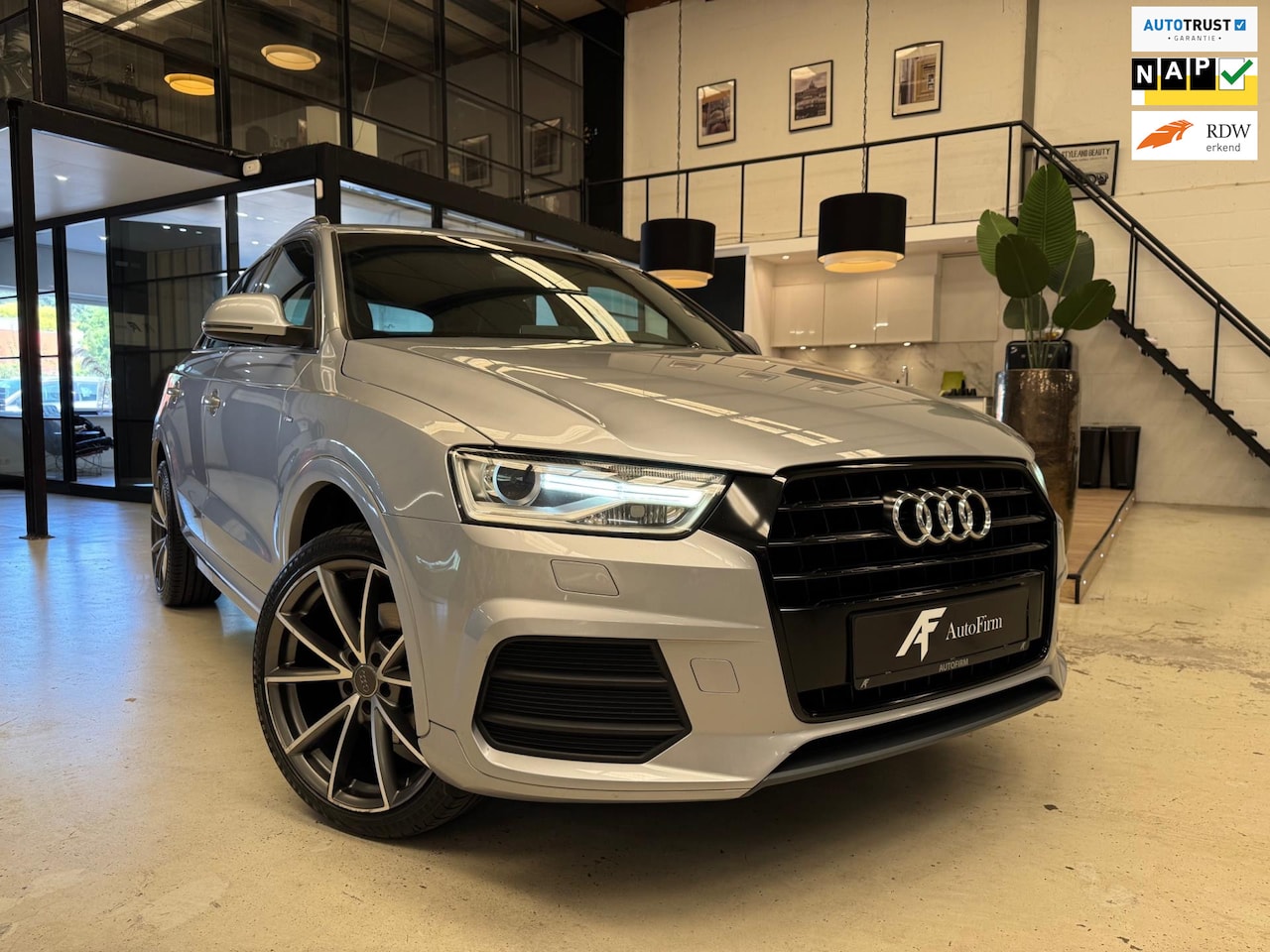 Audi Q3 - 1.4 TFSI S-line S-tronic Xenon Navigatie Keyless Go Stoelverwarming VOL S-line velgen - AutoWereld.nl