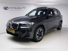 BMW iX3 - M-Sport Shadowline 80 kWh 286 PK | Pano | Leer | Elect. stoelen best. met geh. | Camera |