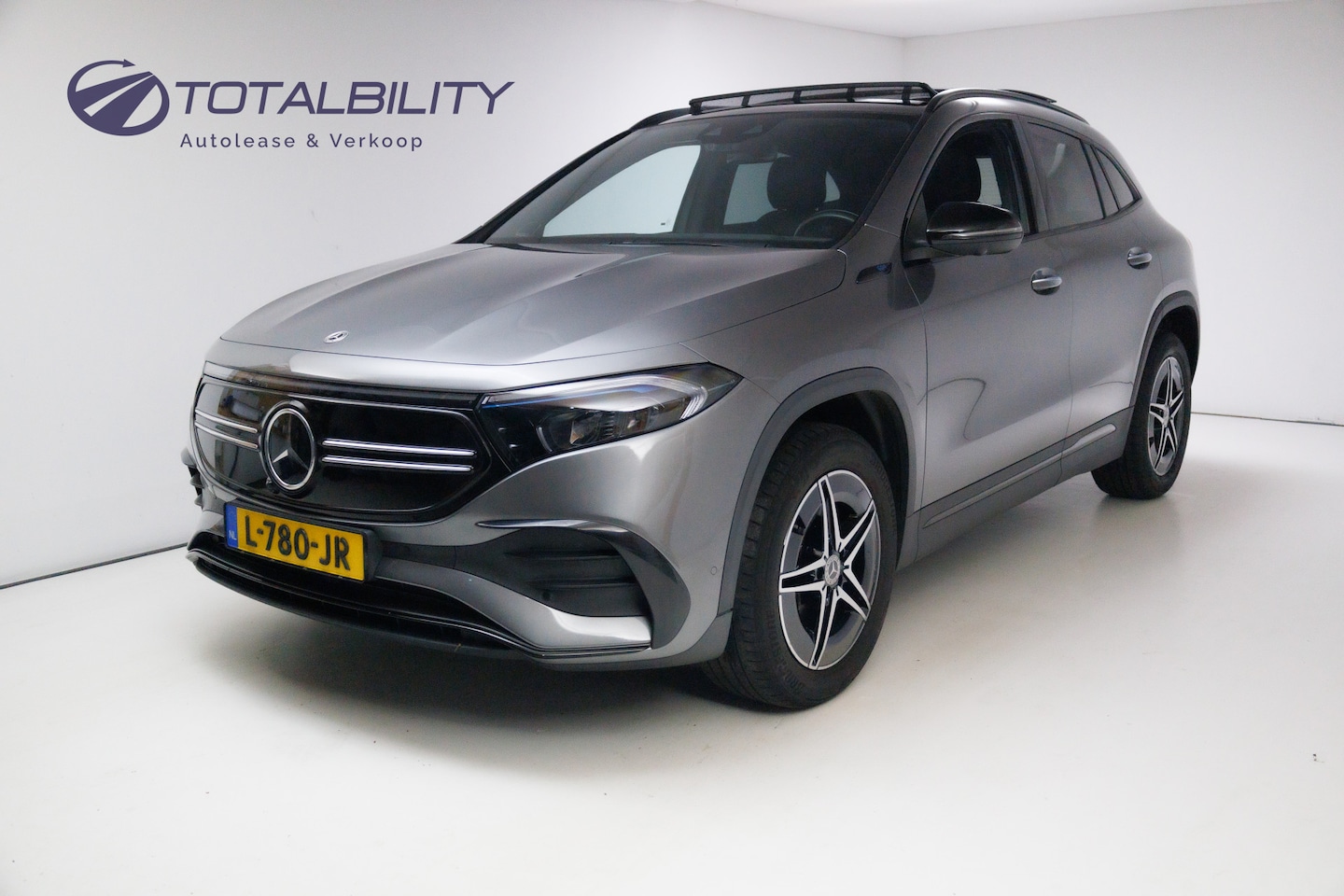 Mercedes-Benz EQA - 250 Bus. Sol. AMG 67 kWh | Pano | HUD | Burmester | 360 Camera | Elec. stoelen + memory | - AutoWereld.nl