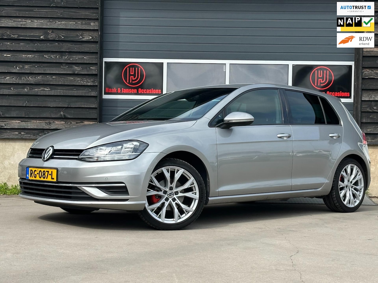 Volkswagen Golf - 1.0 TSI Camera Carplay Acc Stoelverwarming - AutoWereld.nl