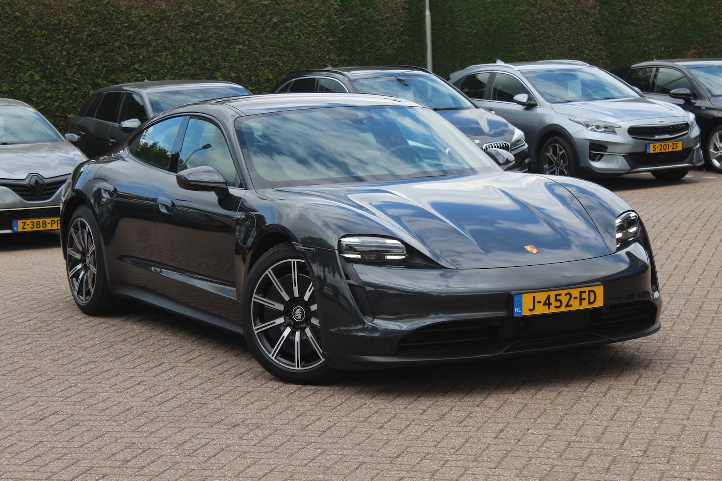 Porsche Taycan - 4S Performance 84 kWh / SoH 90% / Panoramadak / Camera / Luchtvering / Achterasbesturing / - AutoWereld.nl