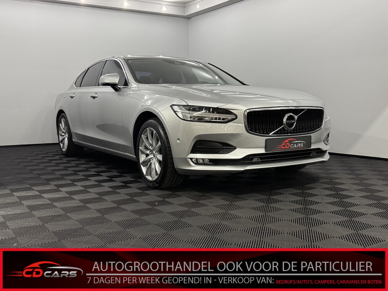 Volvo S90 - 2.0 T5 Momentum Leder, Navi, Parkeersensoren, Virtual desk, Stoelverwarming, Cruise contro - AutoWereld.nl