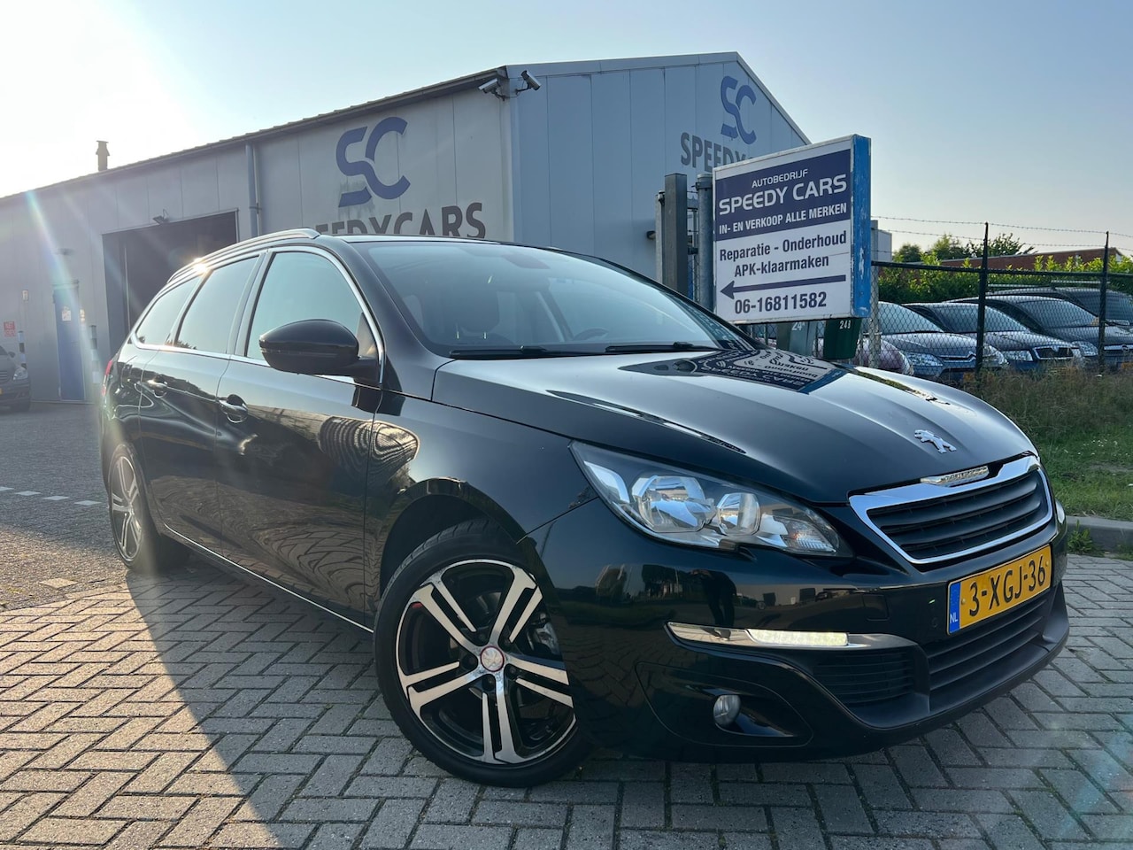 Peugeot 308 SW - 1.2 e-THP Blue Lease Executive 2014 Camera Pano - AutoWereld.nl