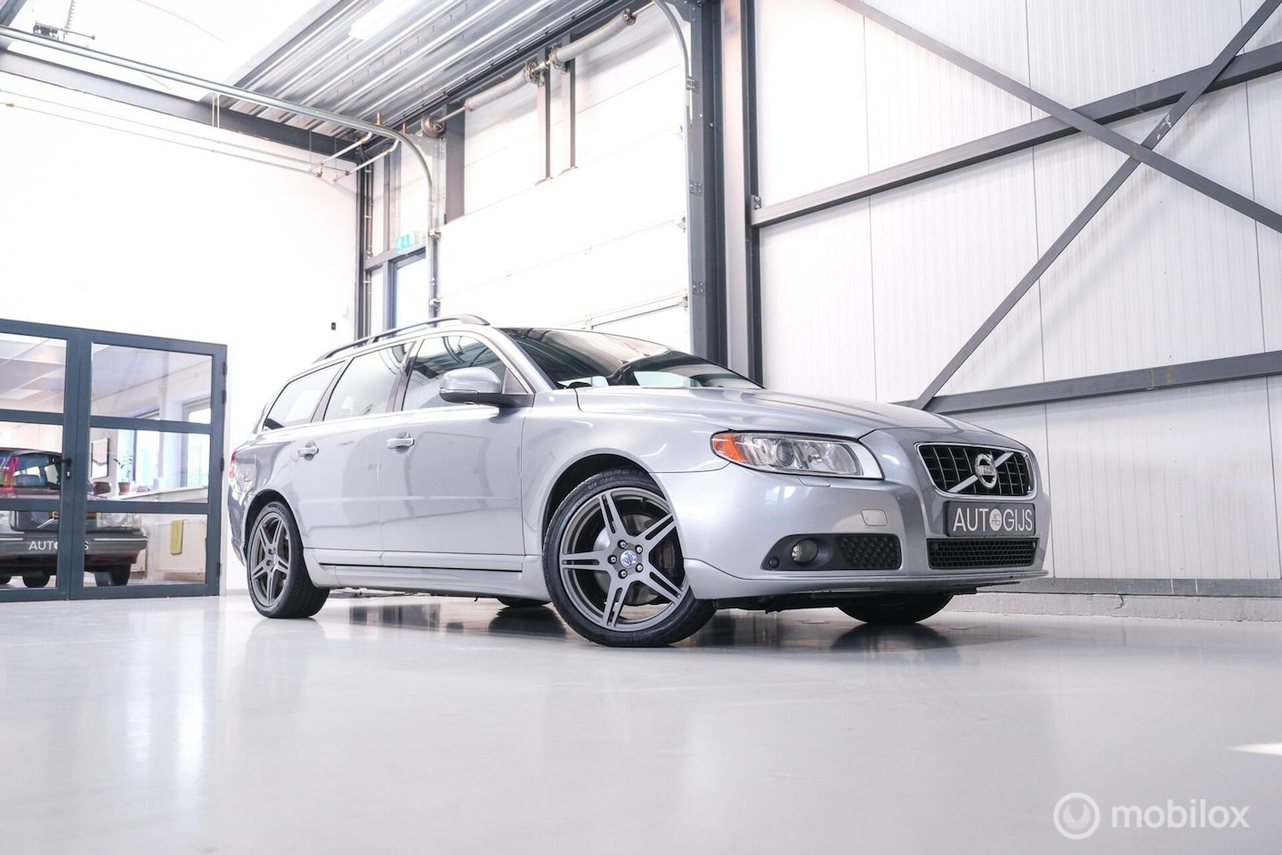 Volvo V70 - 2.0 D4 Summum | 5 cilinder | Automaat | Trekhaak | Leder | Bluetooth | xenon | - AutoWereld.nl