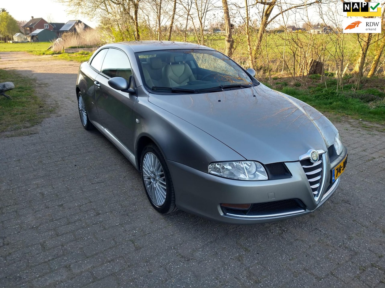 Alfa Romeo GT - 1.9 JTD Distinctive 1.9 JTD Distinctive - AutoWereld.nl