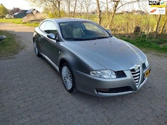 Alfa Romeo GT - 1.9 JTD Distinctive