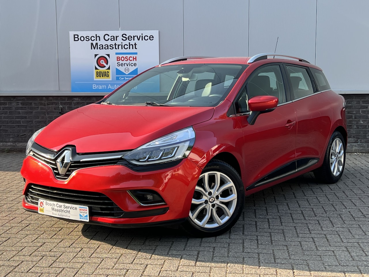 Renault Clio Estate - 0.9 TCe Intens | 1/2 Leer | R-link | Cruise & Climate Control | Netjes onderhouden Interes - AutoWereld.nl