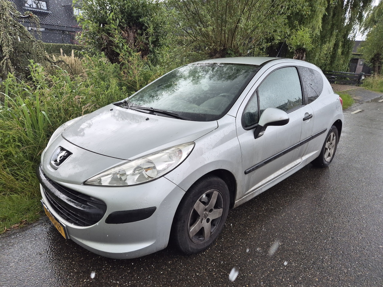Peugeot 207 - nwe apk koppaking lek kuhl wasser problem trekhaak - AutoWereld.nl