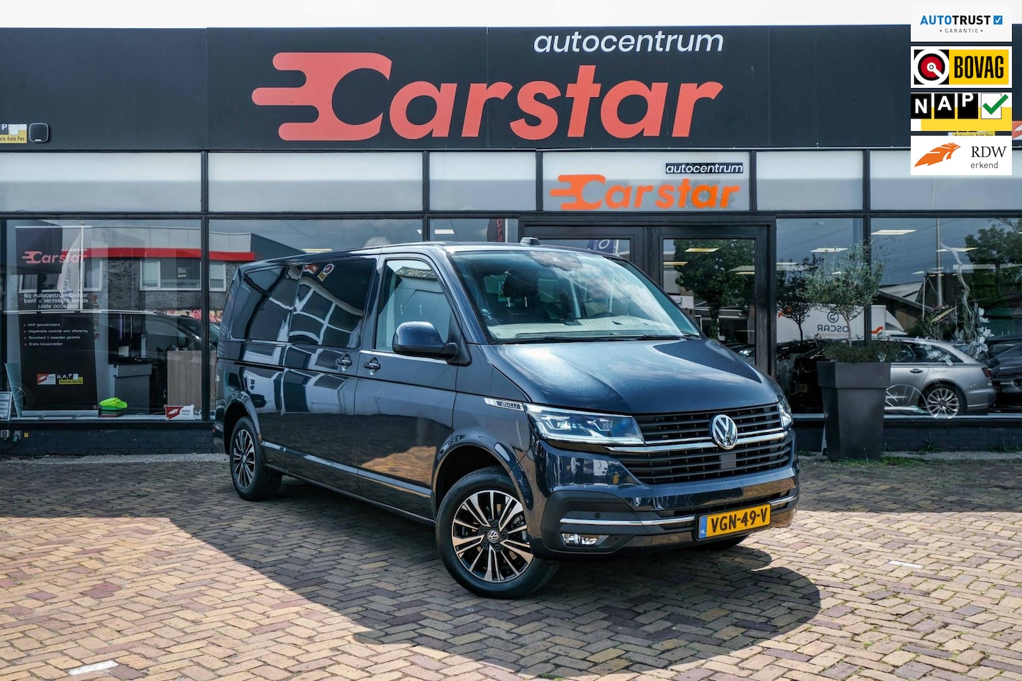 Volkswagen Transporter - 2.0 TDI L2H1 30 DC Bulli|Navi|Cruise|Camera| - AutoWereld.nl