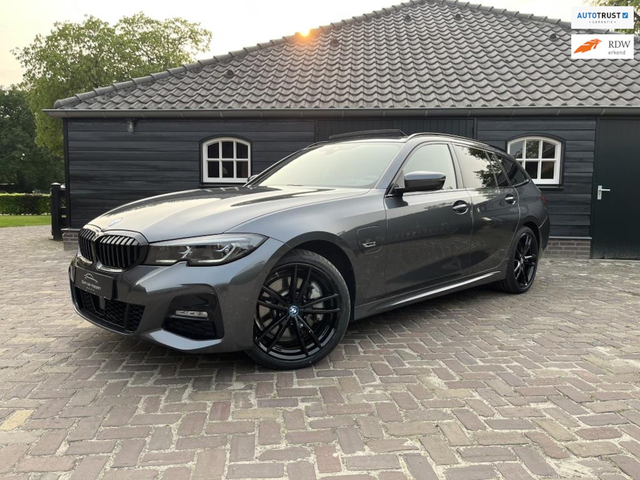 BMW 3-serie Touring - 330e M-Sport| Pano| ACC| 360| Laser - AutoWereld.nl