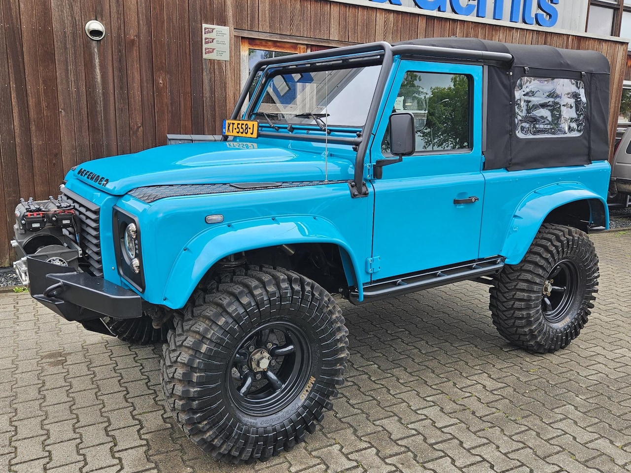 Land Rover Defender 90 - soft top custom 2.4 TD 4 zits Miami Blue - AutoWereld.nl