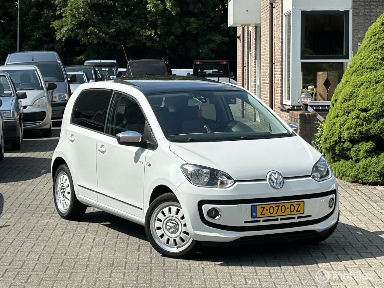 Volkswagen Up! - 1.0 high up! | Pano.dak | Navi | Cruise | - AutoWereld.nl