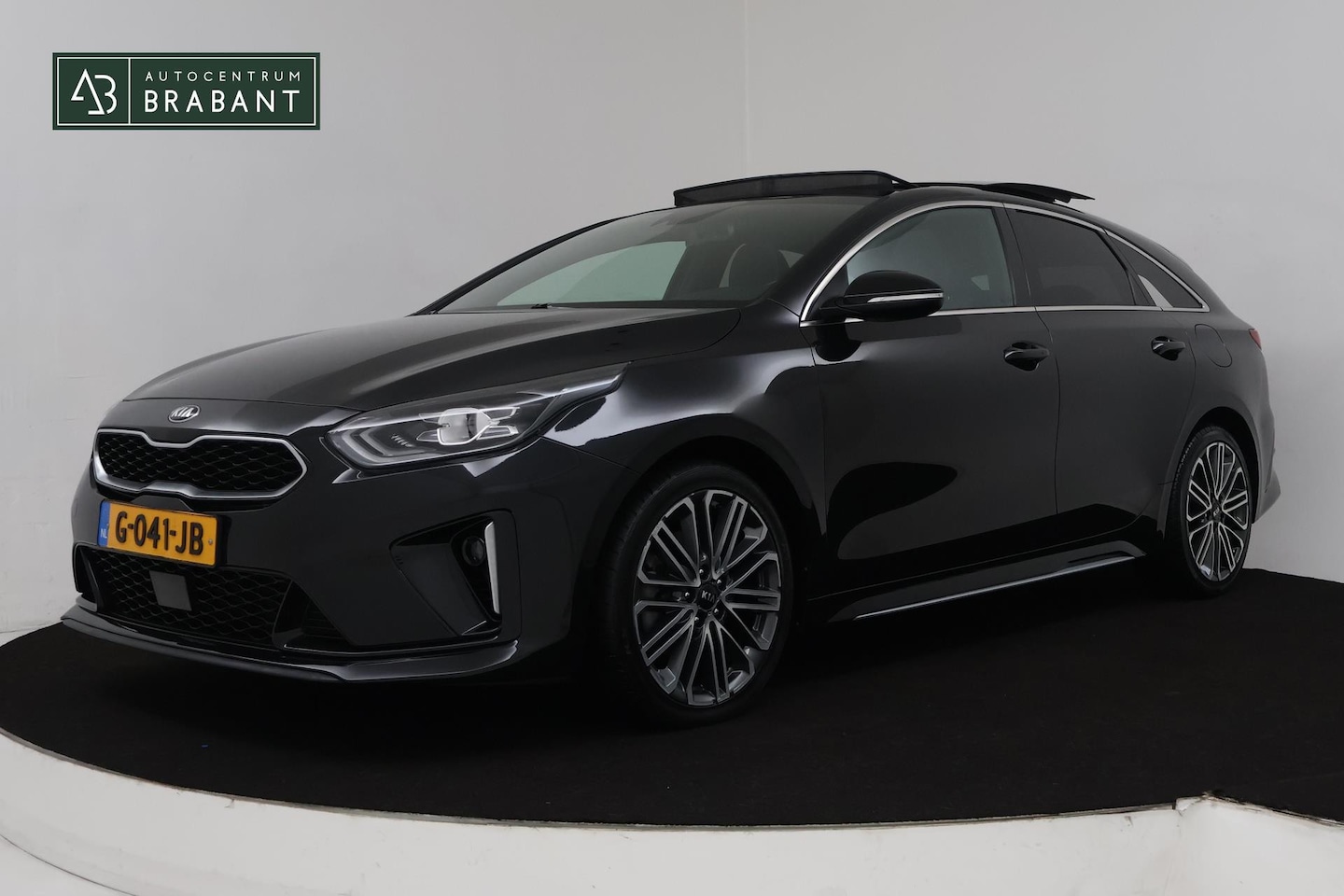 Kia Pro cee'd - 1.4 T-GDI GT-Line (PANORAMADAK, STOEL-/STUURVERWARMING, CAMERA, CARPLAY, LED) - AutoWereld.nl