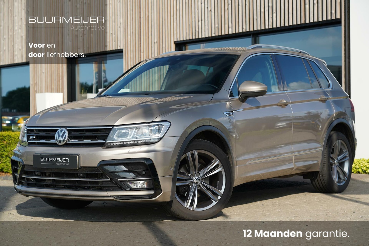 Volkswagen Tiguan - 1.4 TSI 4Motion Highline Business R - Trekhaak - Standkachel - Stoelverwarming & stuurwiel - AutoWereld.nl