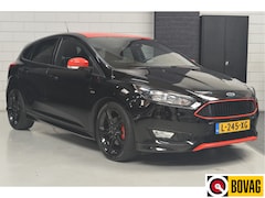 Ford Focus - 1.5 ST-Line 182 PK // 99.000 km // NAVI // CLIMA // PDC V&A // CAMERA // STOEL&STUURVERWAR