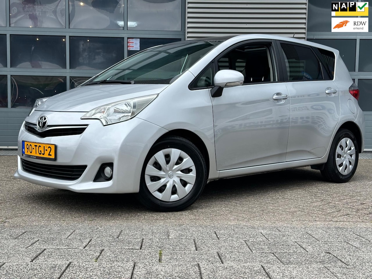 Toyota Verso S - 1.3 VVT-i Aspiration | NAVI | PANO | Camera | Automaat - AutoWereld.nl