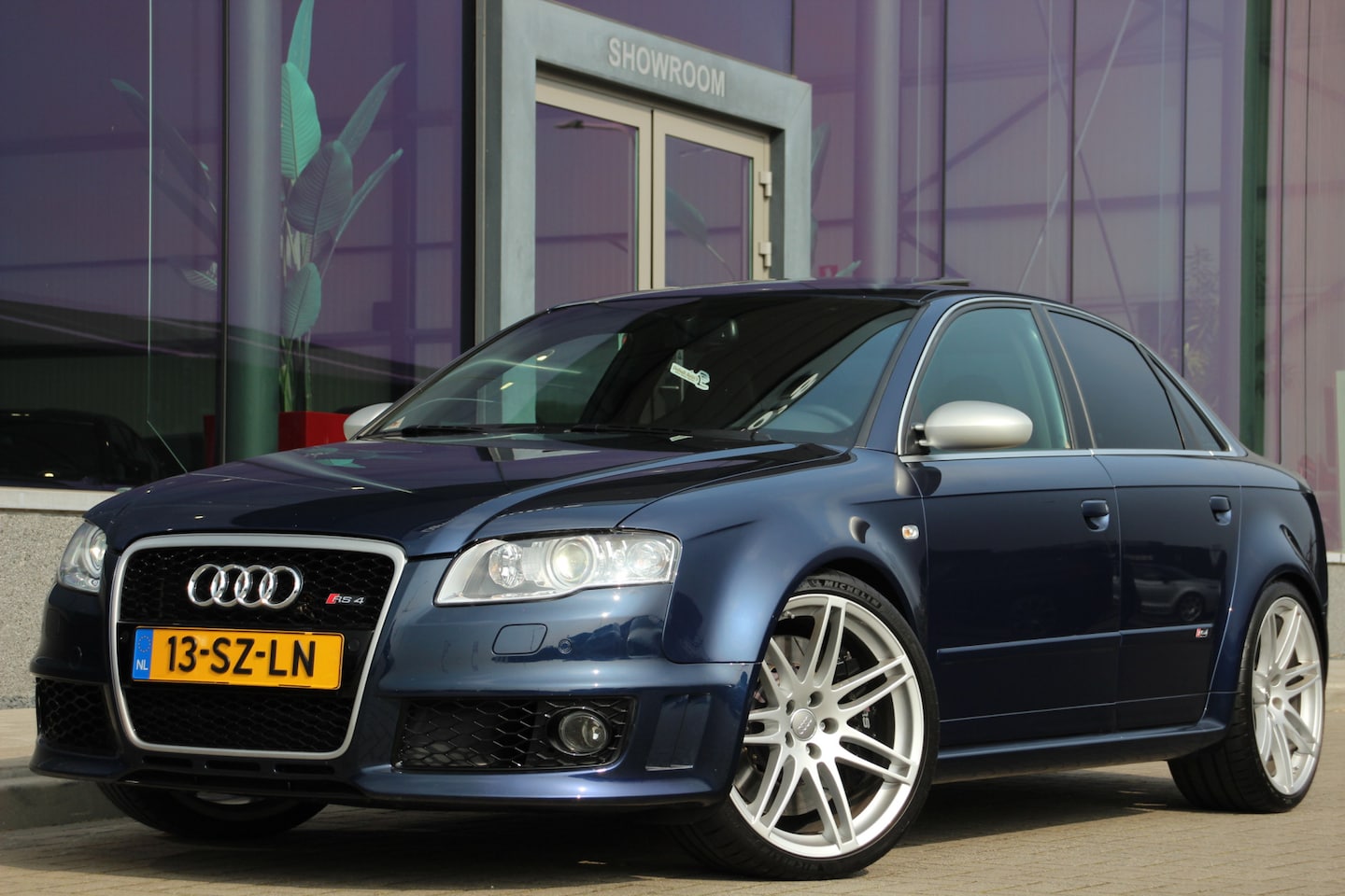 Audi A4 Limousine - 4.2 V8 RS4 quattro | ORIG NL | 2de Eigenaar | KUIPSTOELEN | SCHUIFDAK - AutoWereld.nl