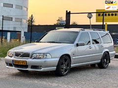 Volvo V70 - 2.4 R AWD/YOUNGTIMER/265PK/AUT/SCHUIFDAK/ALCANTARA/TREKHAAK/STOELVERW