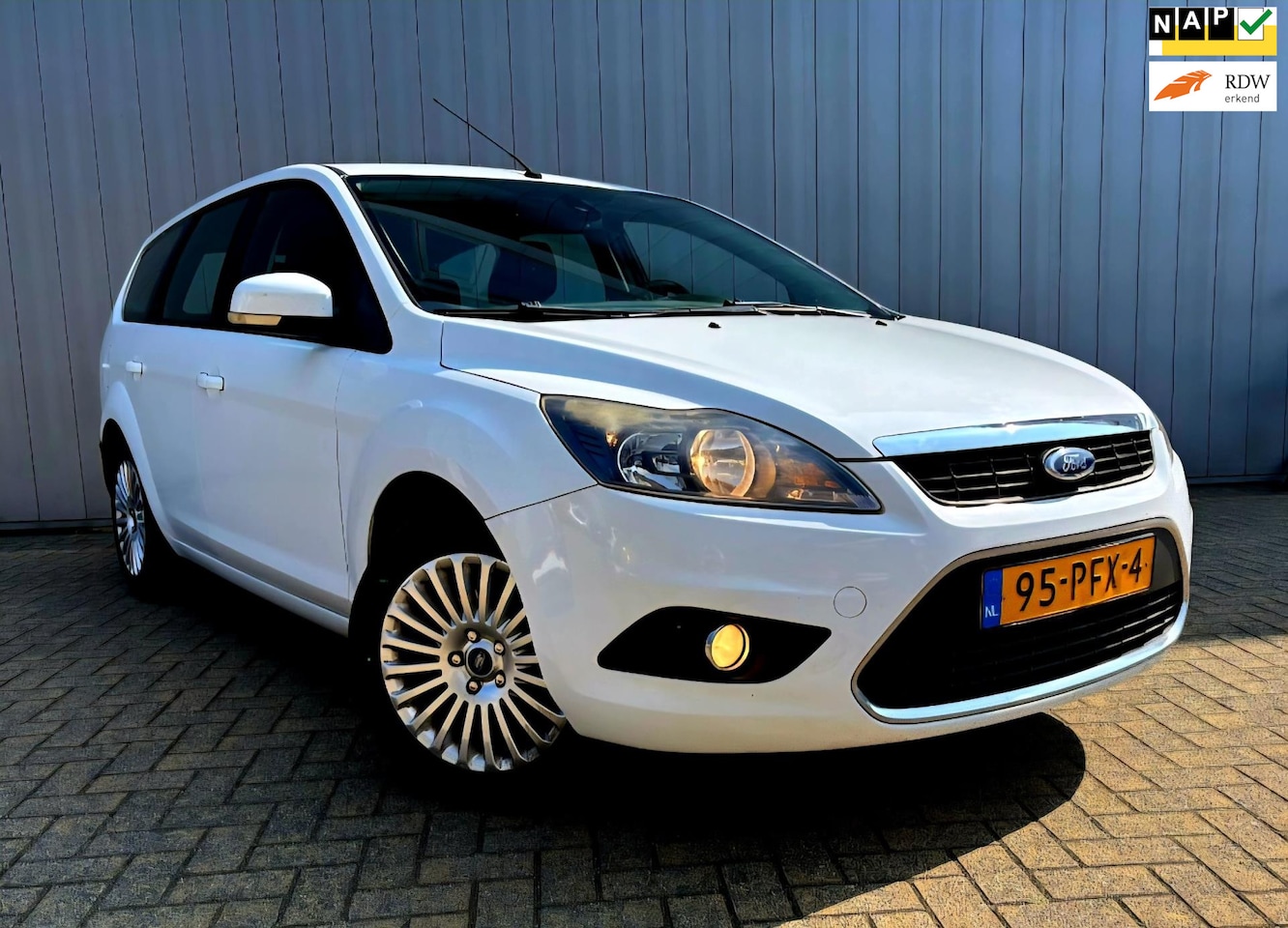 Ford Focus Wagon - 1.6 TDCi Limited.Clima.Navi.PDC .NAP - AutoWereld.nl