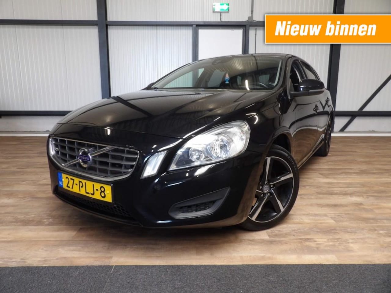 Volvo V60 - T3 - ecc - navigatie - trekhaak - zeer nette staat! - AutoWereld.nl