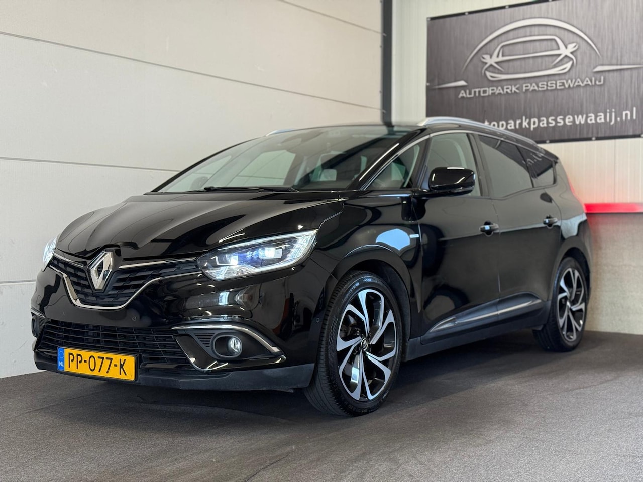 Renault Grand Scénic - 1.2 TCe Bose 7p. Cruise Control, Apple Carplay, Achteruitrijcamera, Elektrische Stoelen, T - AutoWereld.nl