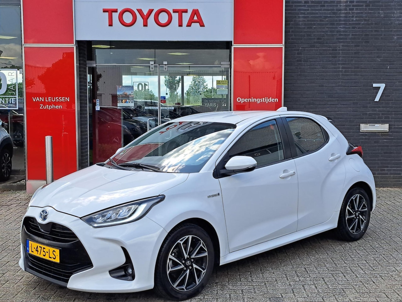 Toyota Yaris - 1.5 Hybrid Dynamic BTW-AUTO ADAPTIVE CRUISE CONTROL ACHTERUITRIJCAMERA - AutoWereld.nl