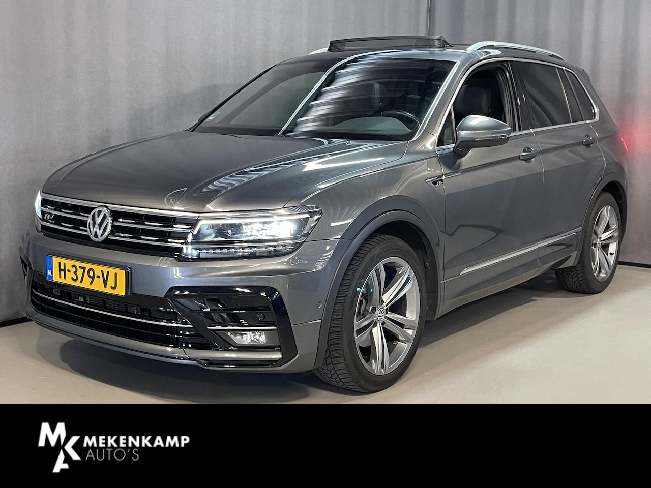 Volkswagen Tiguan - 1.5 TSI ACT Highline Business R 19"/Panoramadak/Leder + memory/Dodehoek/Trekhaak/Stoelverw - AutoWereld.nl
