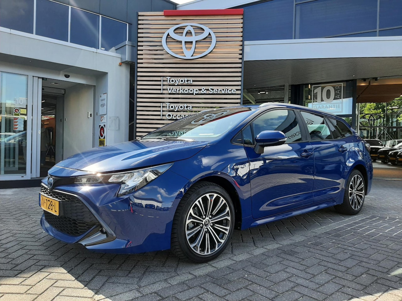 Toyota Corolla Touring Sports - 1.8 Hybrid First Edition NAVI 17" LM-VELGEN CAMERA AD-CRUISE CLIMA BLUETOOTH - AutoWereld.nl