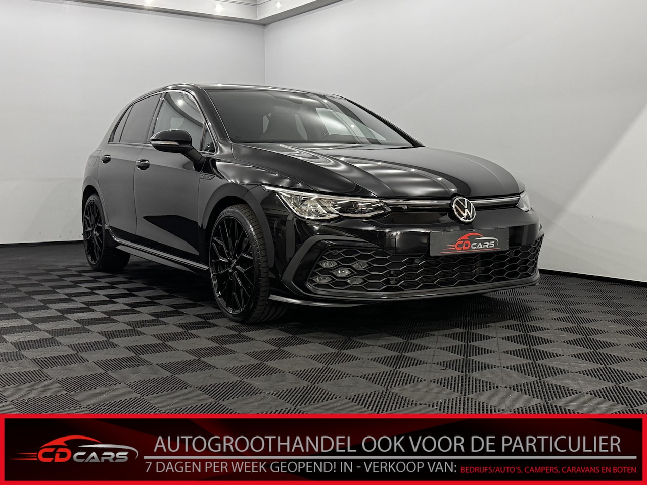 Volkswagen Golf - 2.0 TDI R-Line Half leder, Camera, Navi, Keyless start, Virtual desk, Sfeerverlichting, Cr - AutoWereld.nl