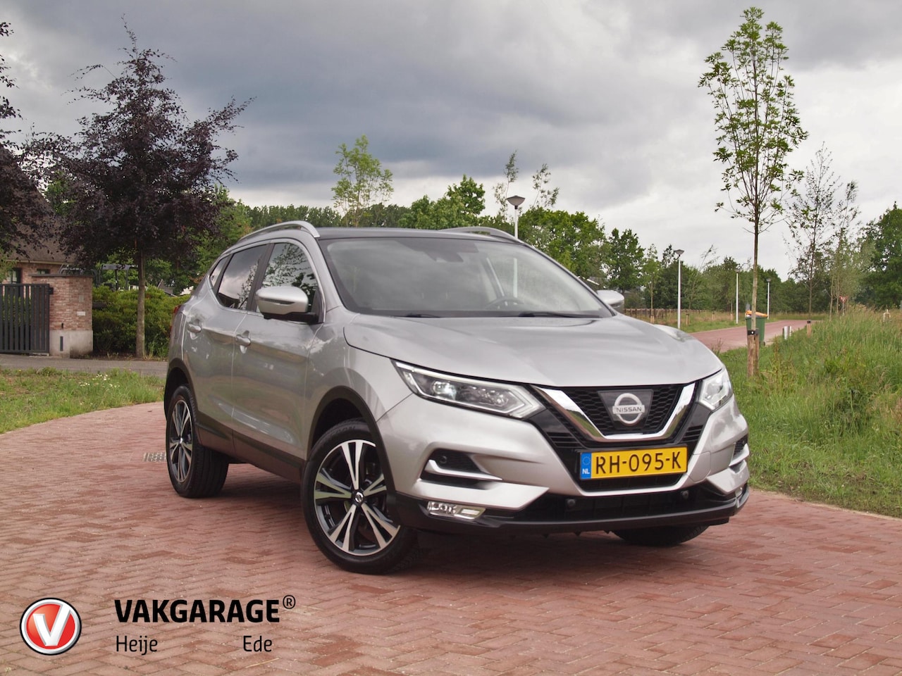 Nissan Qashqai - 1.2 N-Connecta | 360 Camera | DAB | Cruise Control | Trekhaak | Glazen dak | - AutoWereld.nl