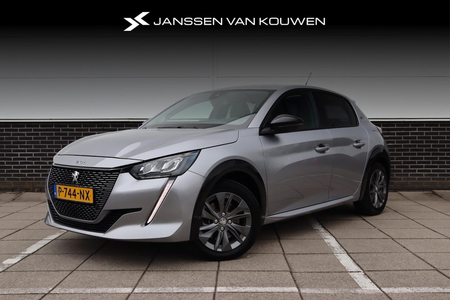 Peugeot e-208 - EV Allure Pack 50 kWh * Lage Km * Navi * Apple Carplay * - AutoWereld.nl