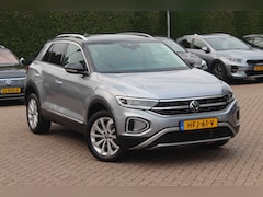 Volkswagen T-Roc - 1.5 TSI Life Edition / Trekhaak / Navigatie / Parkeerhulp V+A / 17'' / Virtual Cockpit / L