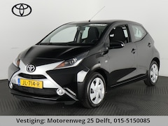 Toyota Aygo - 1.0 X-PLAY AUTOMAAT.2e EIG. GARANTIE 2026 100% ONDERHOUDEN. AIRCO . CAMERA . BLUETOOTH