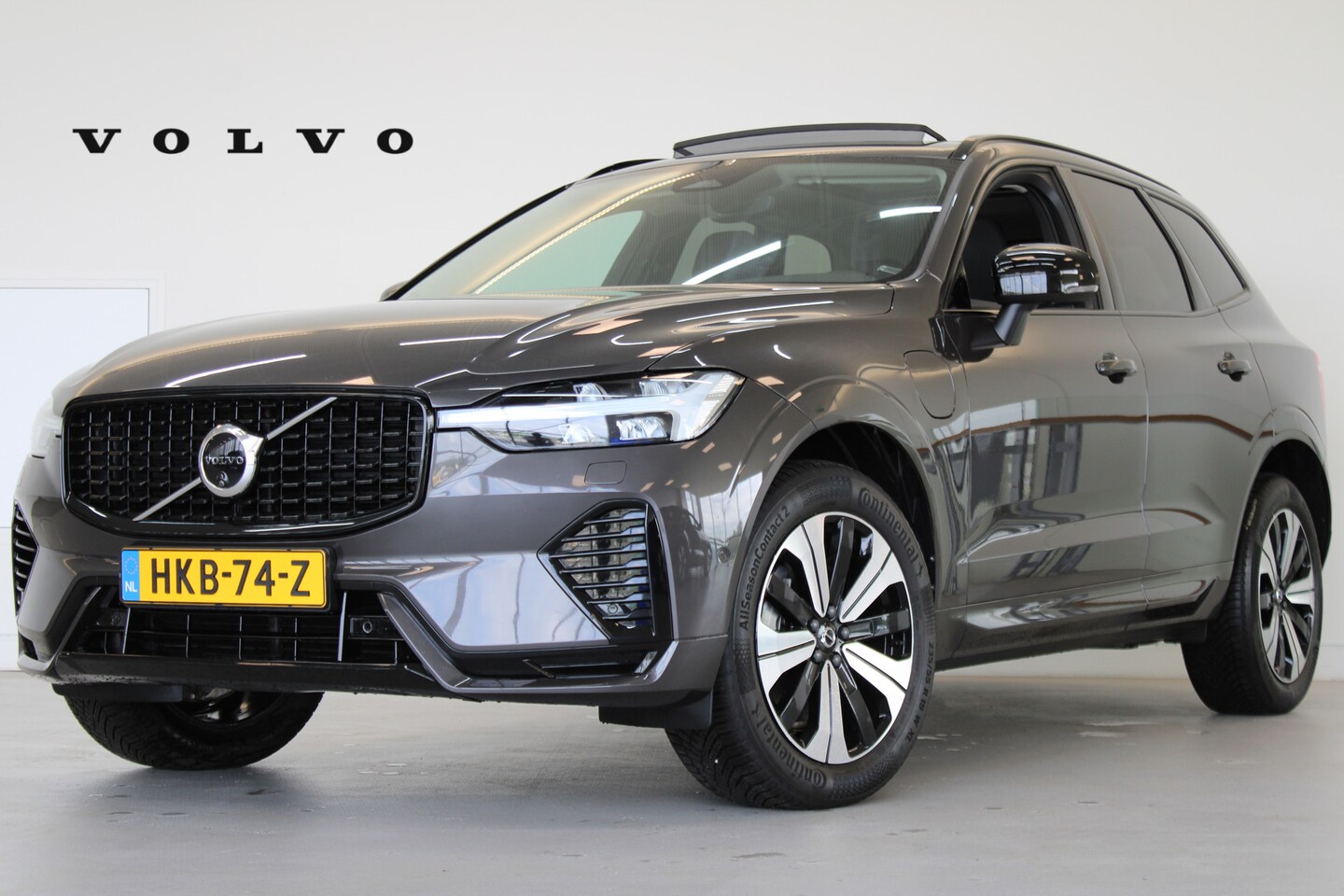 Volvo XC60 - T6 350PK AWD Plus Dark | HK Audio | Adapt LED | 360° Camera | Getint Glas | Stoel&Stuur Ve - AutoWereld.nl
