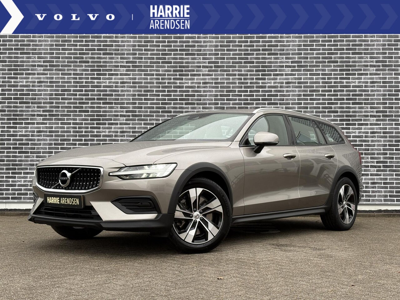 Volvo V60 Cross Country - 2.0 T5 AWD Pro | Lederen bekleding | Dodehoek assistent | Adaptieve Cruise Control - AutoWereld.nl