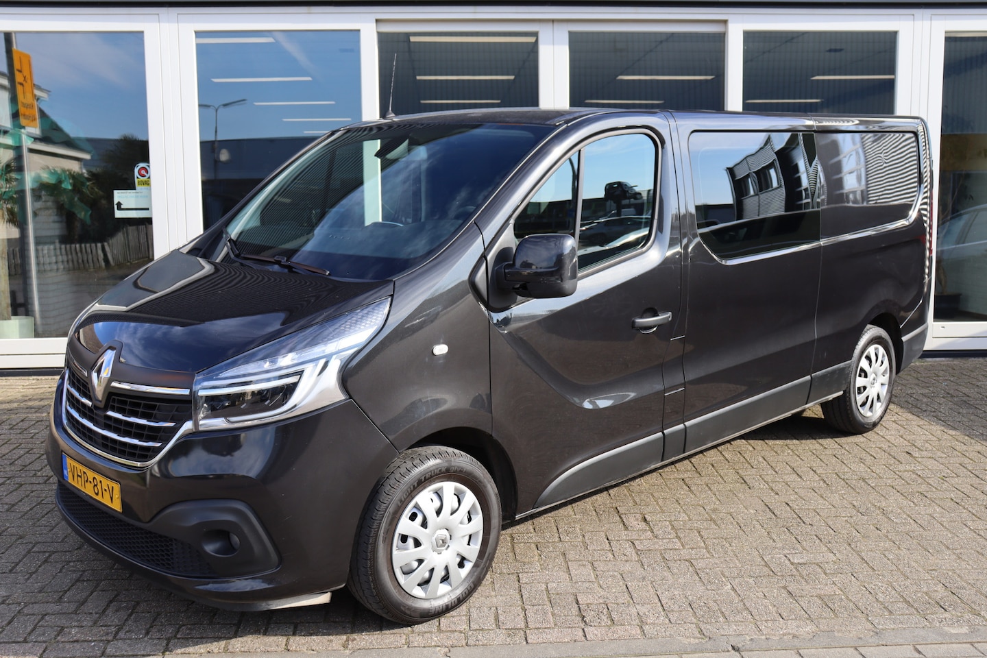 Renault Trafic - 2.0 dCi 145 Pk L2H1 Automaat, Dubbele Cabine, Cruise Control, Camera, Trekhaak, PDC A, Nav - AutoWereld.nl