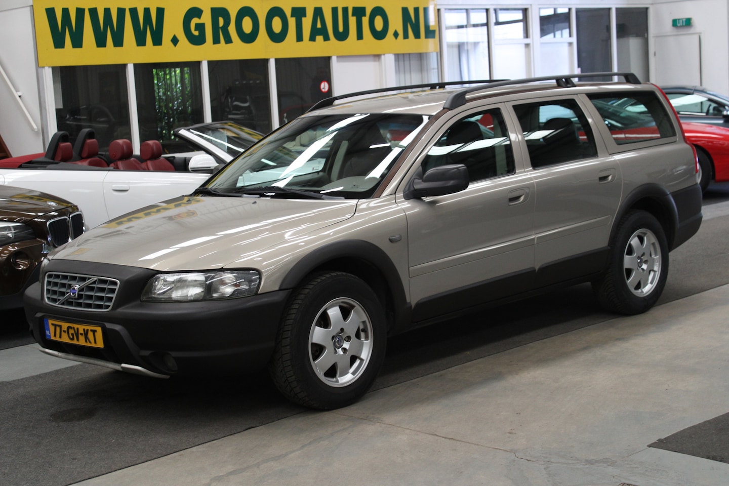 Volvo V70 Cross Country - 2.4 T Comfort Line Automaat Trekhaak, Airco, Cruise control - AutoWereld.nl