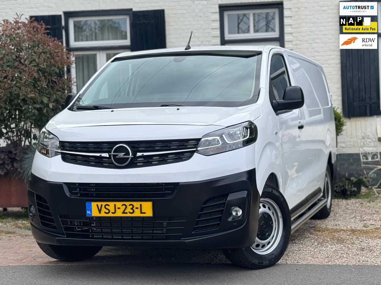 Opel Vivaro - 2.0 CDTI L3H1 Selection|Camera|PDC|Airco|82DKM!| - AutoWereld.nl