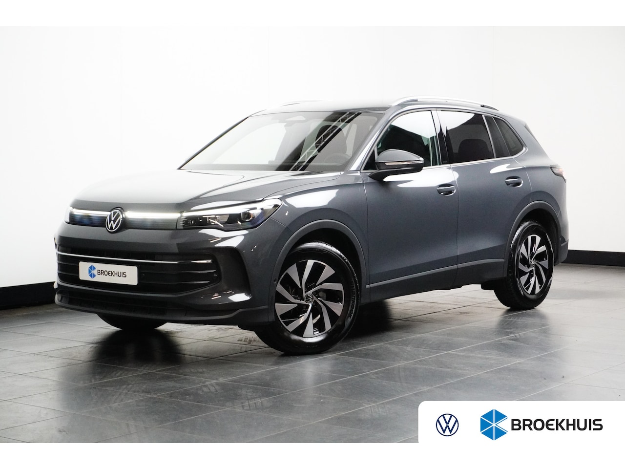 Volkswagen Tiguan - 1.5 TSI DSG-7 150PK Life Edition | TREKHAAK | CAMERA | ELEKTR. A. KLEP | STUUR + STOELVERW - AutoWereld.nl