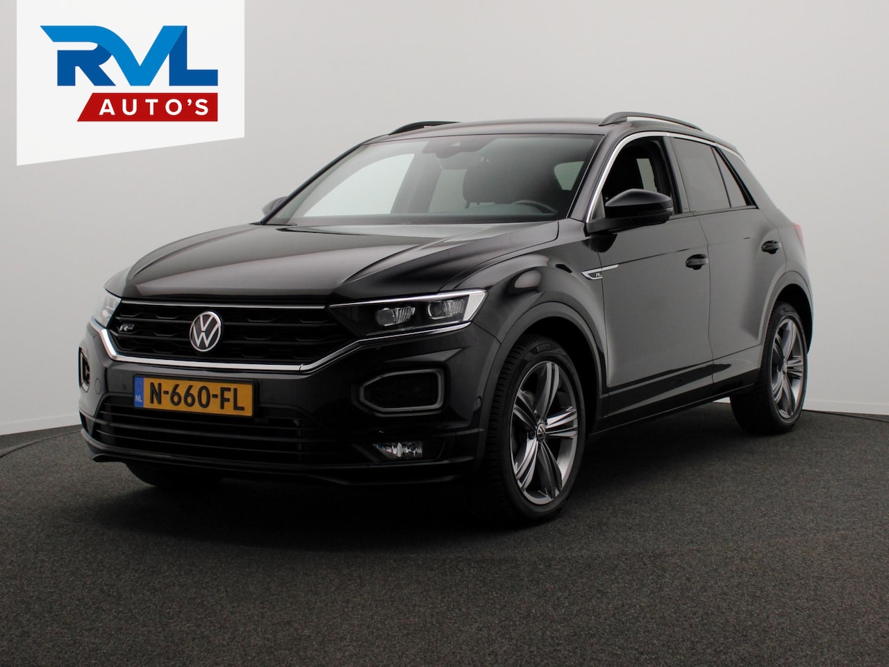 Volkswagen T-Roc - 1.5 TSI Sport Business * R-Line * Carplay Adaptive-cruise Camera Navigatie - AutoWereld.nl