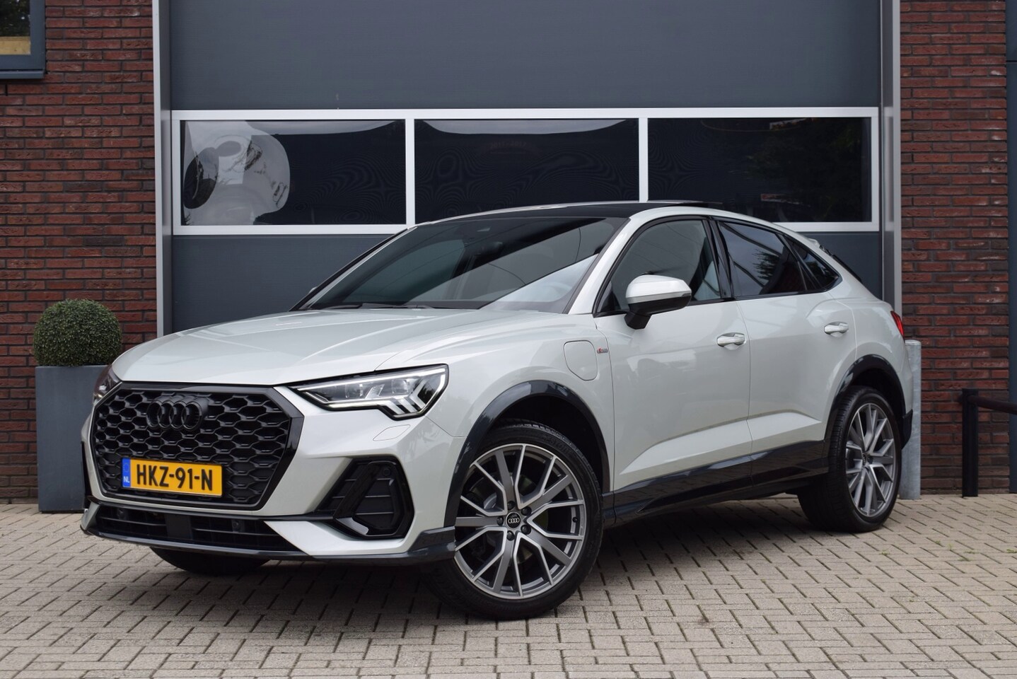 Audi Q3 Sportback - 45 TFSIe S-line | Pano | Camera | 20" - AutoWereld.nl