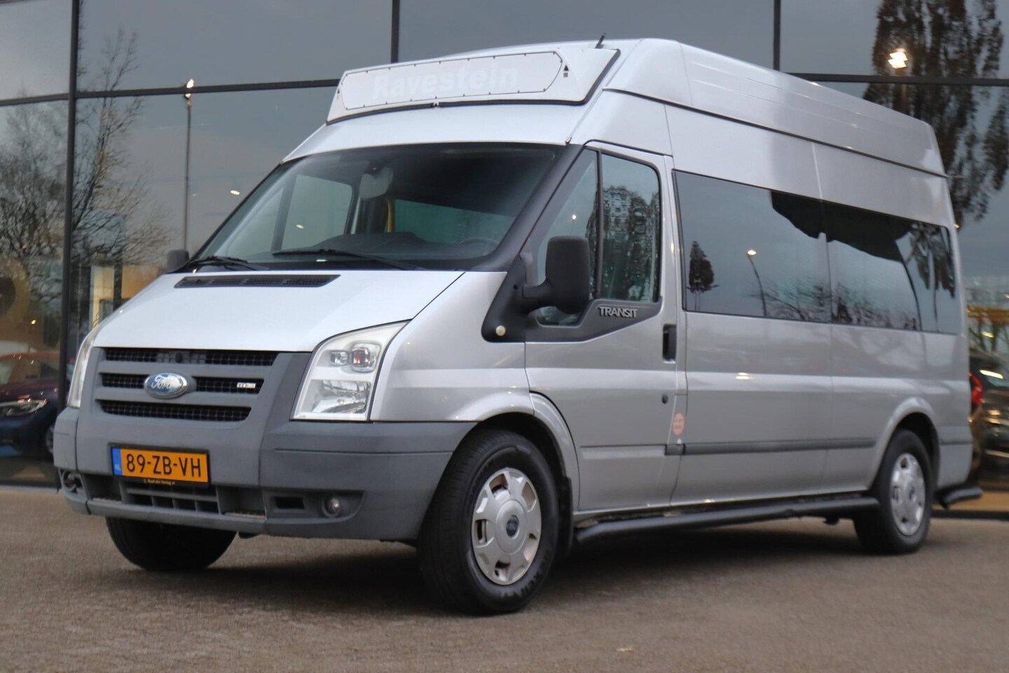 Ford Transit Kombi - 330L 2.2 TDCI HD 9-PERS. ROLSTOEL | ROLSTOELLIFT | AIRCO | VOORRUITVERW. - AutoWereld.nl