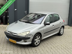 Peugeot 206 - 1.4 Gentry